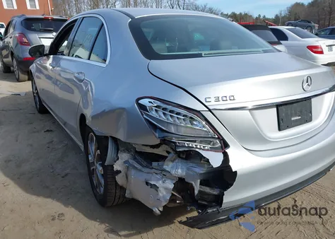 2015 Mercedes-Benz C 300 4Matic/Luxury 4Matic/Sport 4Matic z USA, uszkodzony, nr VIN 55SWF4KBXFU077028